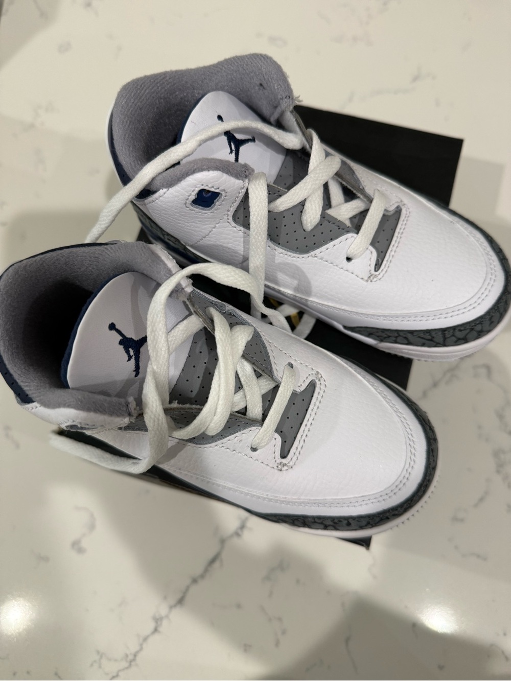 Jordan: Kids White and Grey Basketball Sneakers - Iconic Jumpman Style